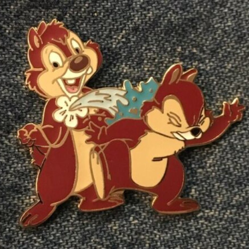 Disney Chip & Dale Pin ~ Chipmunks Water Squirting Flower Design ~ Vingage 2005